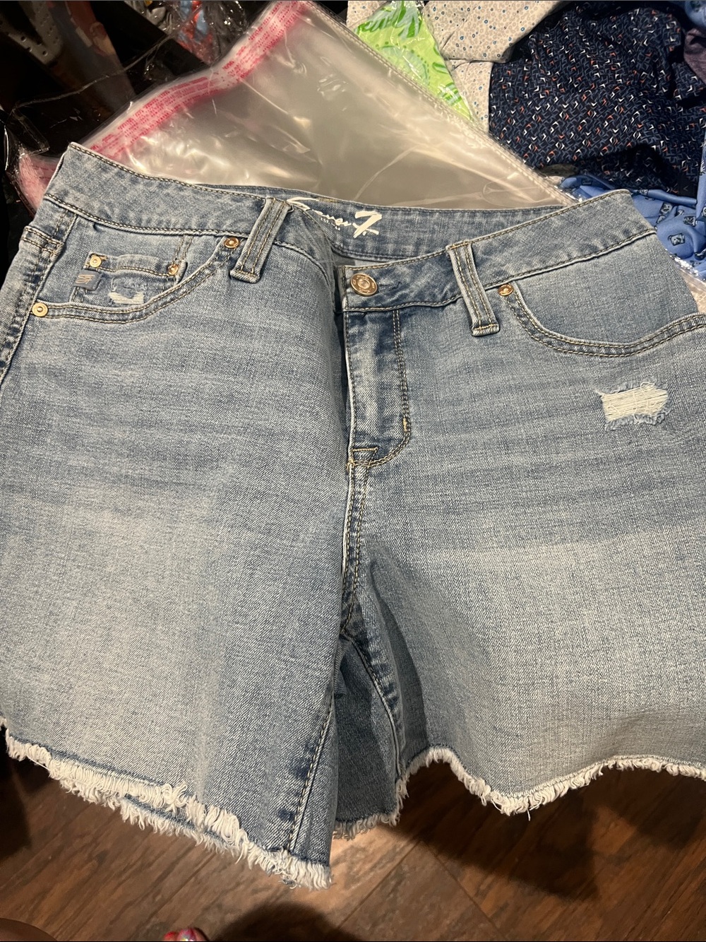 Women’s seven7 weekend shorts fray hem denim size 6 light colored jean no tags